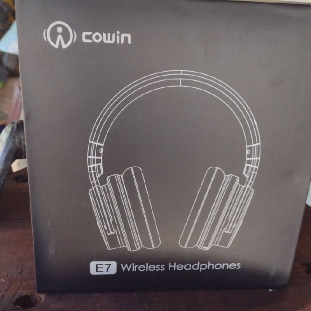 Cowin E7 Wireless Headphones - Black NWT